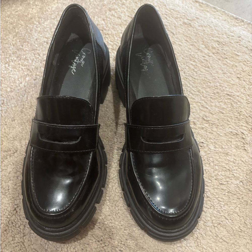 Crown Vintage Glossy Black Loafers